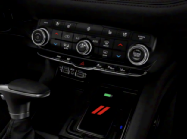 美式高颜值SUV,车长5.1米,提供V6、V8发动机,非承载车身+四驱